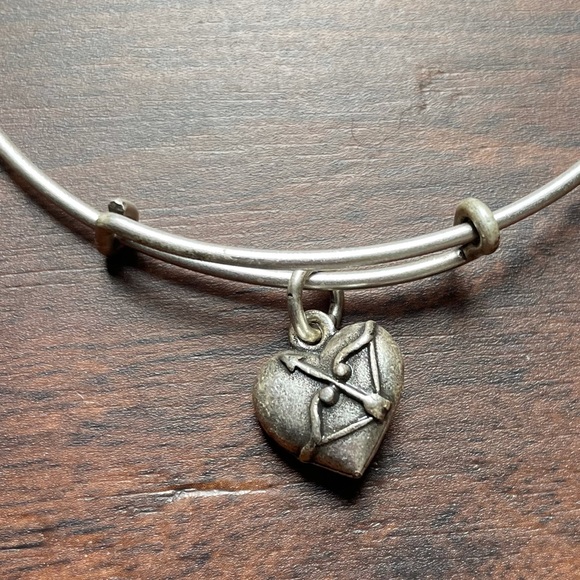 🔴Alex & Ani Bow & Arrow Heart Bracelet - Picture 2 of 4